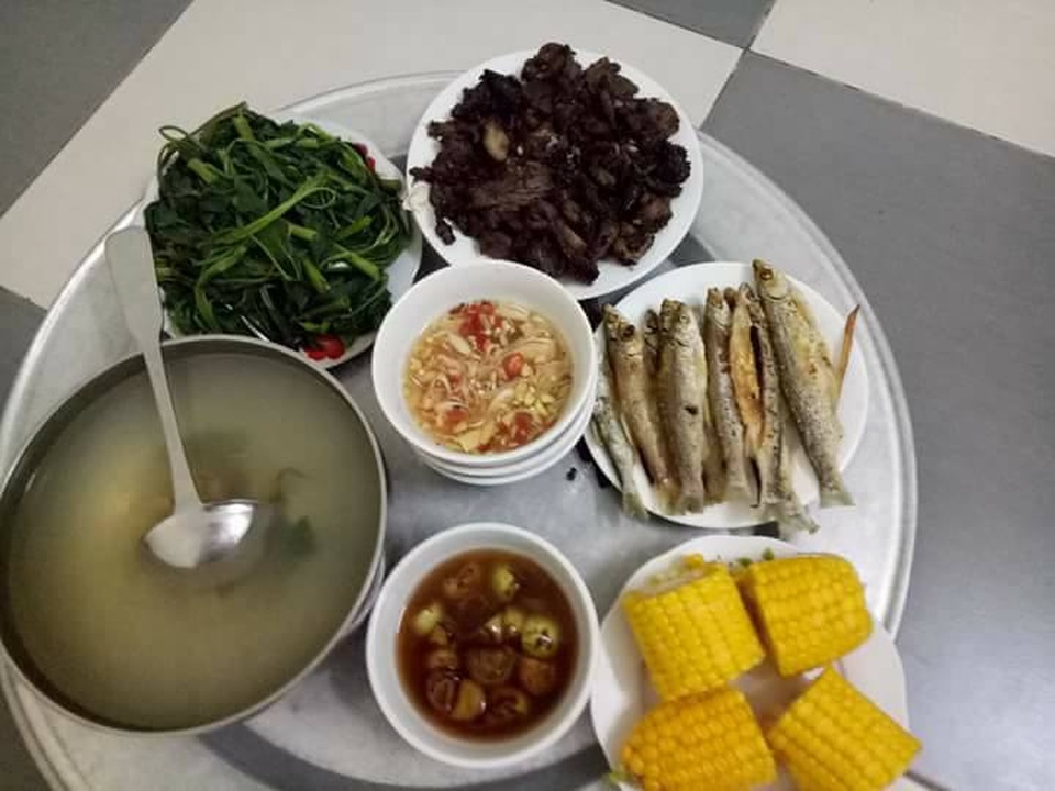 Nữ cử nhân trường luật chia sẻ mâm cơm chỉ 20.000 - 30.000 đồng gây sốt - 5 Nữ cử nhân trường luật chia sẻ mâm cơm chỉ 20.000 - 30.000 đồng gây sốt - 5