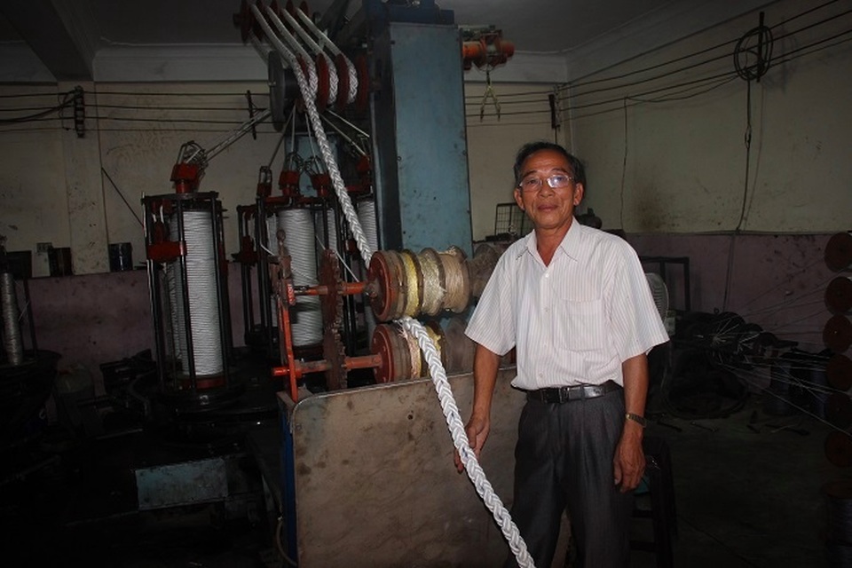 "Kỹ sư" U60 chưa học hết lớp 3, chế máy đánh dây thừng siêu độc đáo - 4 "Kỹ sư" U60 chưa học hết lớp 3, chế máy đánh dây thừng siêu độc đáo - 4