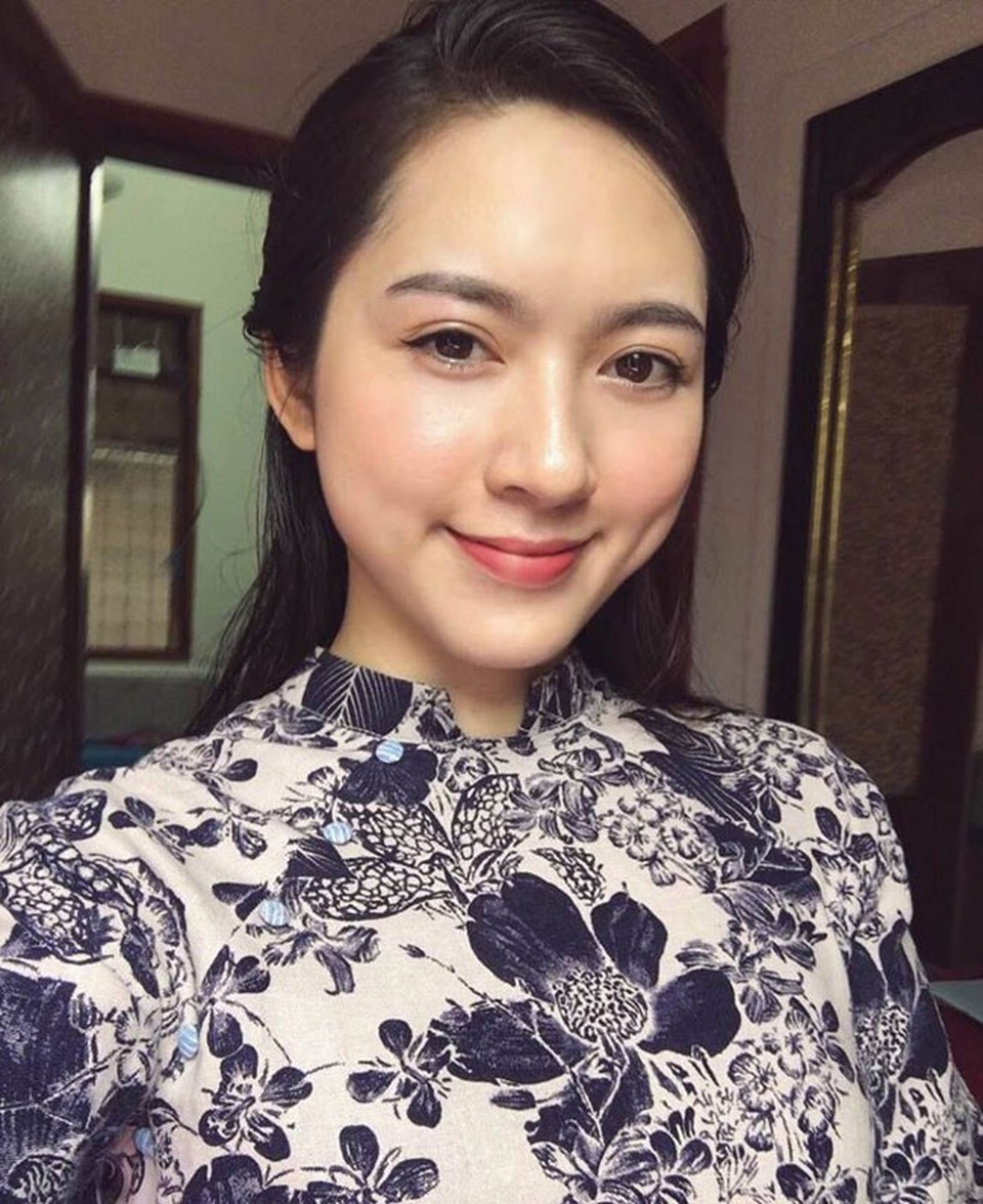 Nữ biker Việt lên báo Thái vì quá đẹp, ngắm nhan sắc thật còn giật mình hơn - 13
Cô gái xinh đẹp cũng từng nổi tiếng với chuyện tình sét đánh, cưới nhau chỉ sau một lần gặp mặt.