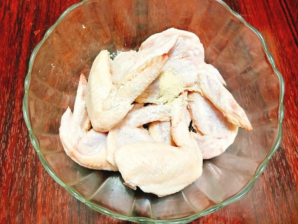 Ứa nước miếng với cánh gà chiên mắm đậm đà, giòn dai ngon đã đời - 8 Ứa nước miếng với cánh gà chiên mắm đậm đà, giòn dai ngon đã đời - 8