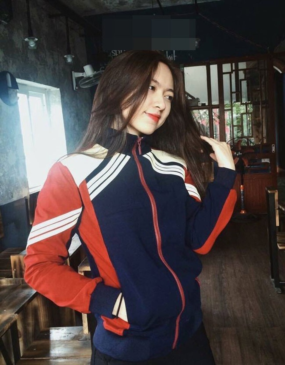 Nữ biker Việt lên báo Thái vì quá đẹp, ngắm nhan sắc thật còn giật mình hơn - 14
Cô gặp chồng tại TP.HCM, trò chuyện đôi ba câu về niềm đam mê du lịch, xe cộ, từ đó quyết định về chung một nhà.