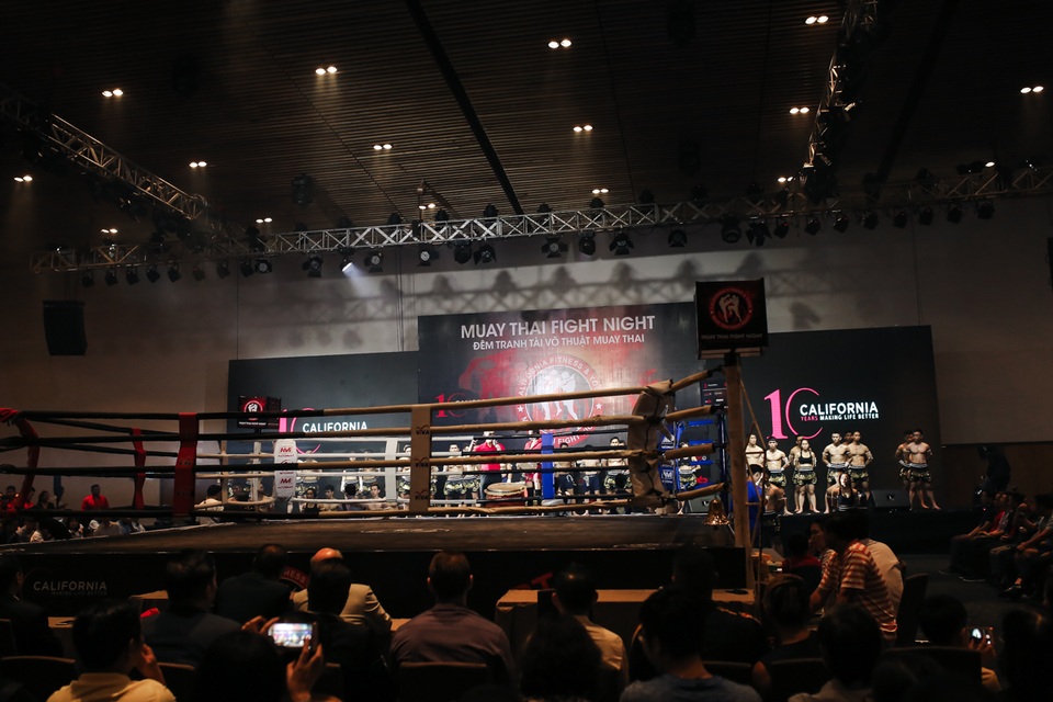 Trận đấu “nghẹt thở” giữa 2 võ sĩ Muay Thái Việt Nam và Thái Lan - 13