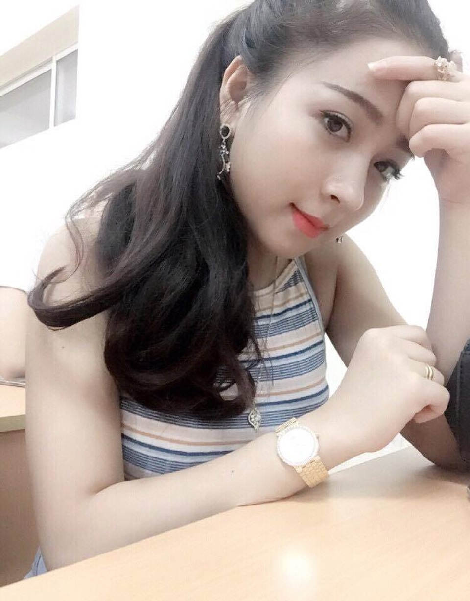 Mê mẩn nhan sắc hot girl xứ Nghệ hát ví dặm để tránh bị mời rượu - 5
Cho dù ở góc độ nào, Ngọc Ánh vẫn rất xinh đẹp