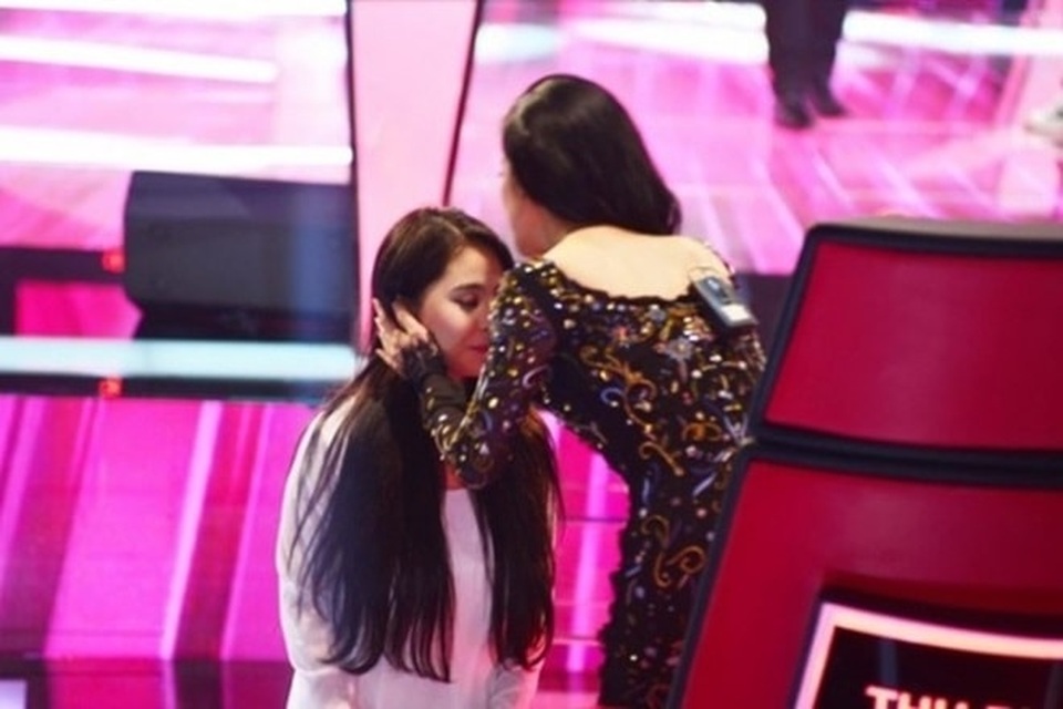 Không như Mỹ Tâm - Đức Phúc, đây là các cặp thầy trò showbiz đã từ mặt nhau - 5 Mẹ chồng của Kiều Anh nghi ngờ rằng những cái hôn của Thu Phương đều là giả tạo