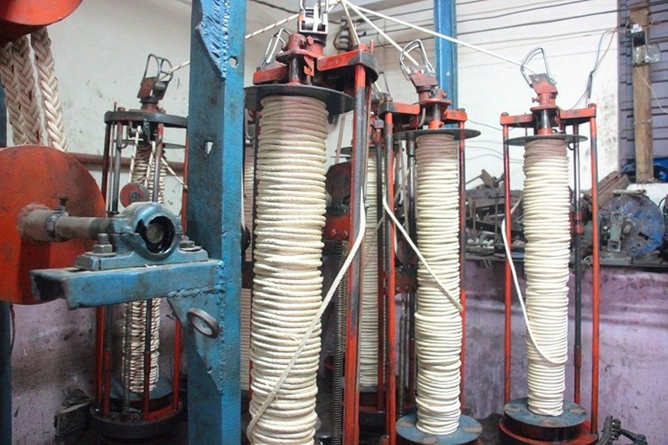 "Kỹ sư" U60 chưa học hết lớp 3, chế máy đánh dây thừng siêu độc đáo - 5 "Kỹ sư" U60 chưa học hết lớp 3, chế máy đánh dây thừng siêu độc đáo - 5
