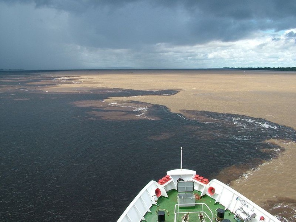 Bí ẩn dòng sông có hai màu nước không hòa lẫn - 5