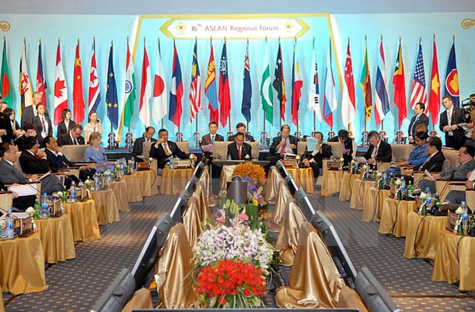 50 năm ngày thành lập ASEAN - những sự kiện đáng nhớ - 16
Diễn đàn An ninh khu vực ASEAN lần thứ 16 (ARF 16) tại Phuket (Thái Lan) ngày 23/7/2009. (Ảnh: Nhan Sáng/TTXVN)