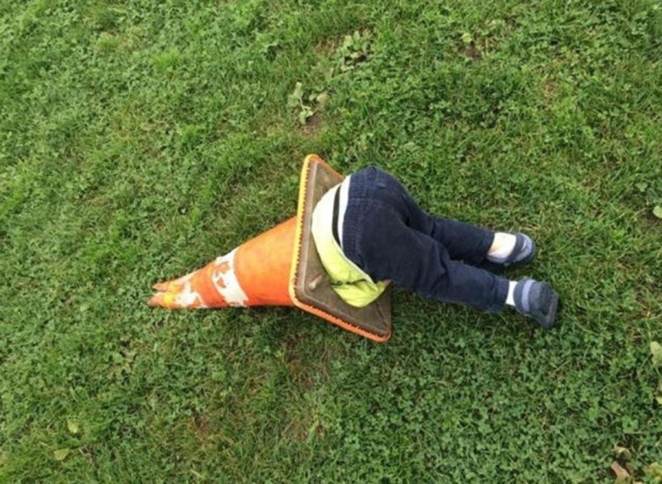 Chúi đầu xuống đất, chổng mông lên trời