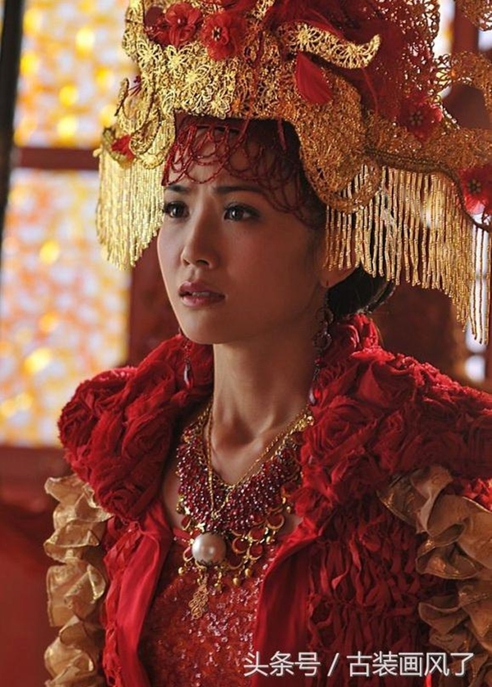 Mỹ nhân Hoa suýt "gãy cổ" vì những búi tóc khổng lồ - 17 Mỹ nhân Hoa suýt "gãy cổ" vì những búi tóc khổng lồ - 17