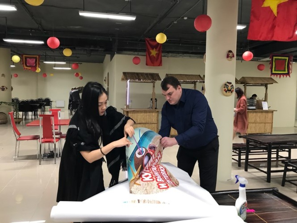 Tây, ta đều tích cực lao vào công tác chuẩn bị.