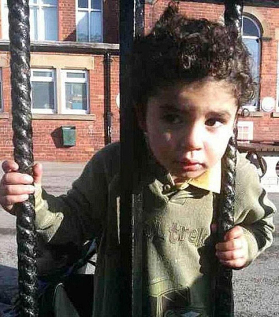 Mau lại cứu con đi, con biết là mình mắc kẹt mà!