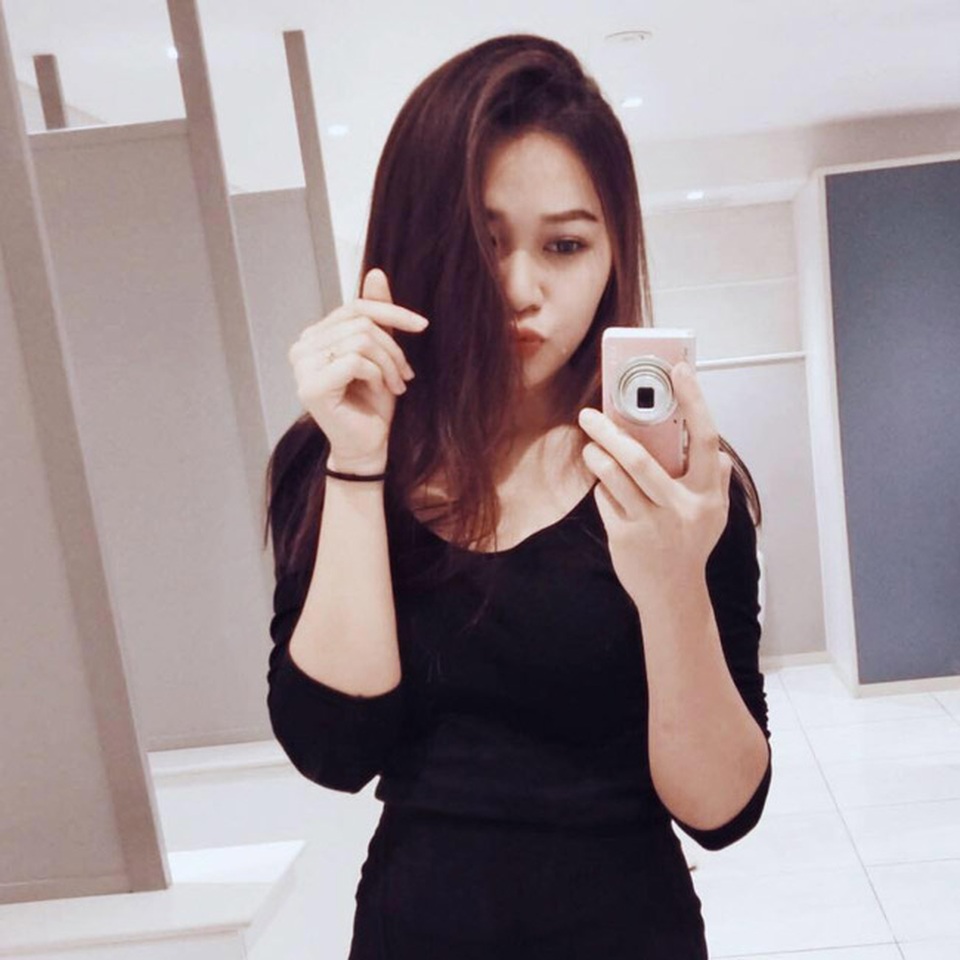 5 cô gái bán rau, bán thịt "gây bão" mạng vì quá xinh đẹp - 18
Nhan sắc của cô gái bán bún đậu được dân mạng hết lời tán dương.