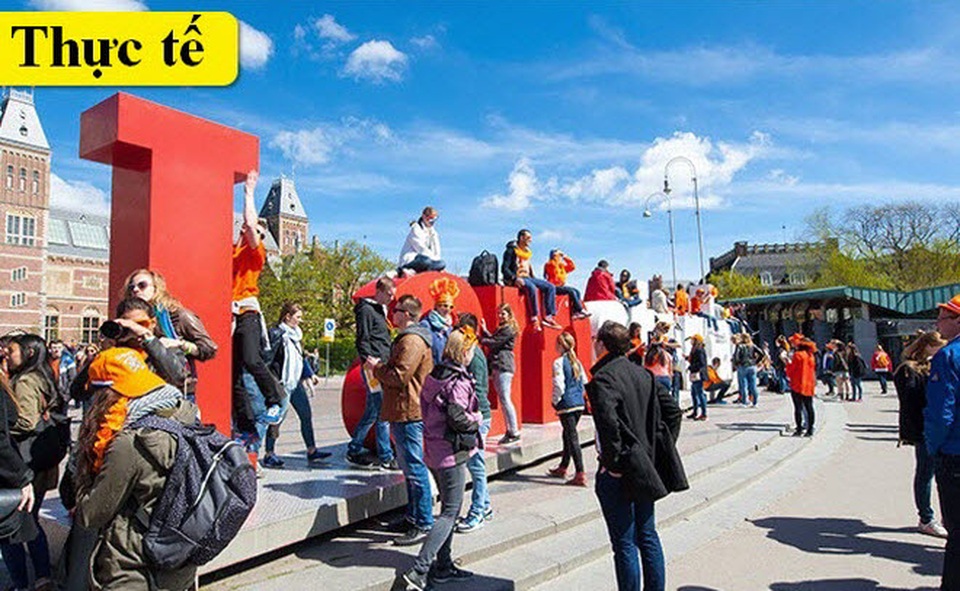 Tượng I amsterdam ở Amsterdam, Hà Lan.