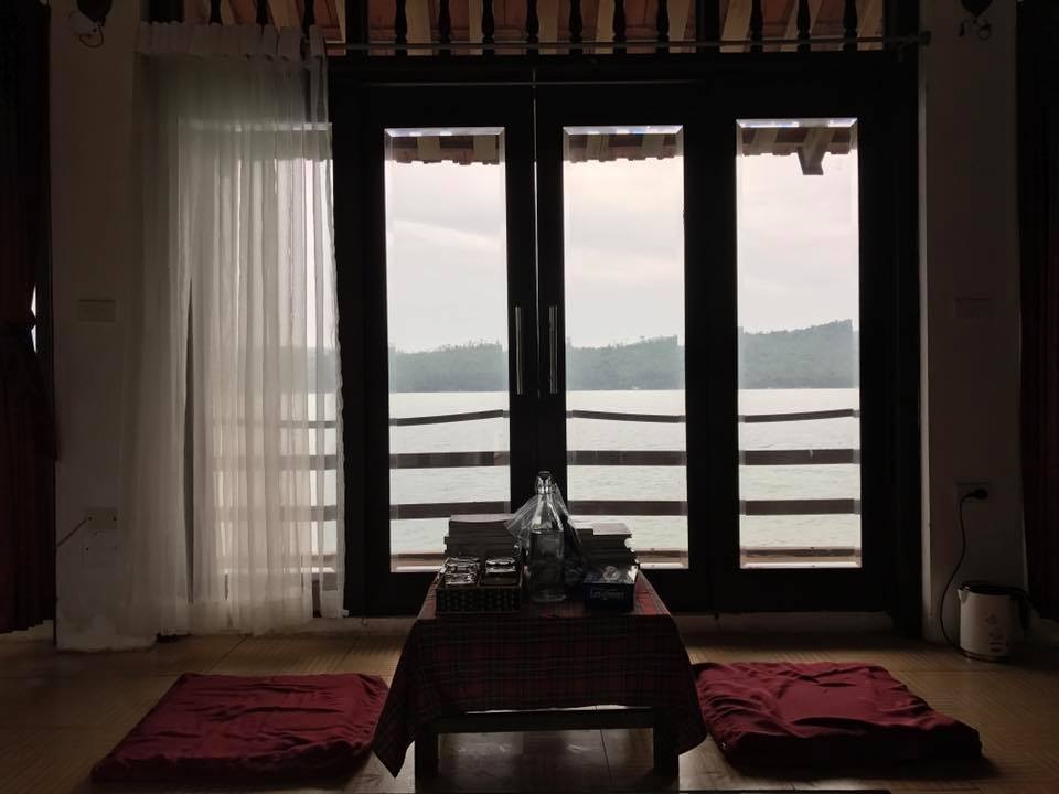 Có một hòn đảo hoang sơ tuyệt đẹp để "trốn Tết" ở Quảng Ninh - 9 Homestay xinh xắn với cửa sổ nhìn ra sát biển (Ảnh: Lai Van Don).