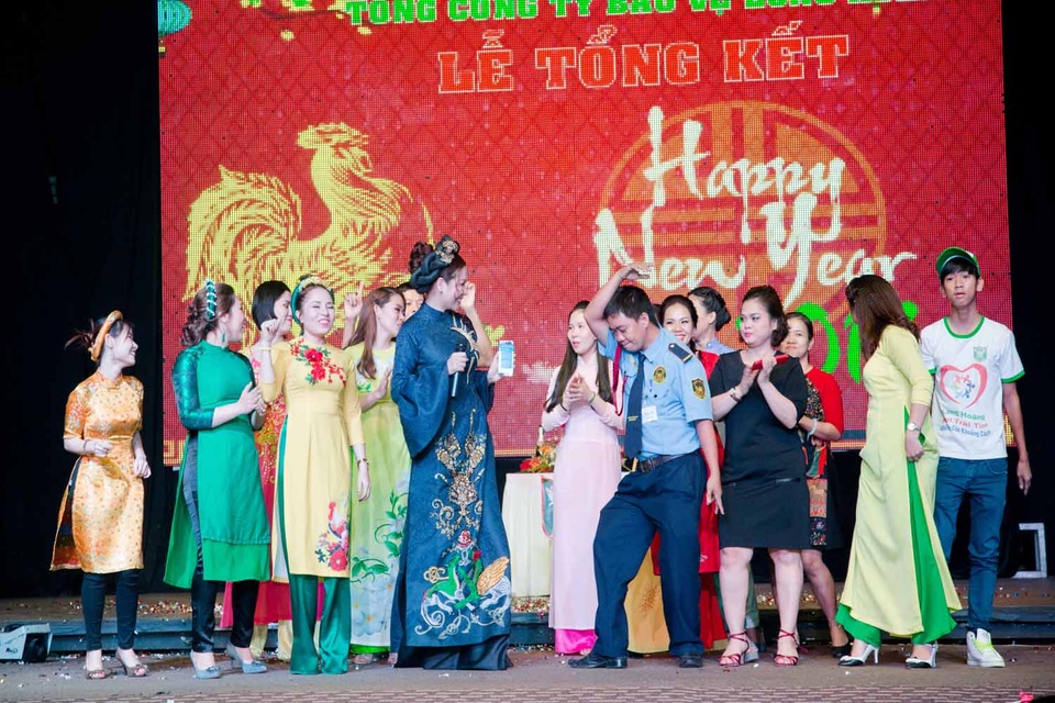 Tất niên Tập đoàn bảo vệ Long Hoàng quy tụ dàn sao lớn - 2 Nữ lãnh đạo quyền lực của Bảo vệ Long Hoàng thân thiện giao lưu cùng các nhân viên