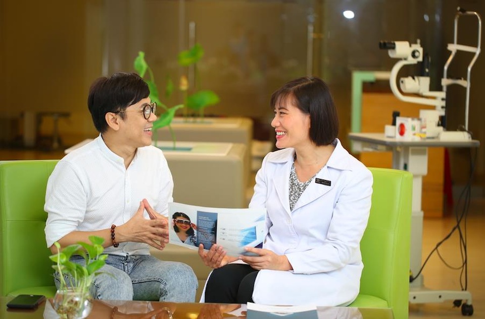 NSƯT Thành Lộc chia sẻ "cuộc chiến" với 3 bệnh ở mắt - 2 Anh đã được PGS.TS.BS. Trần Hải Yến tư vấn điều trị lão thị, viễn thị và loạn thị bằng phương pháp Presbyond.