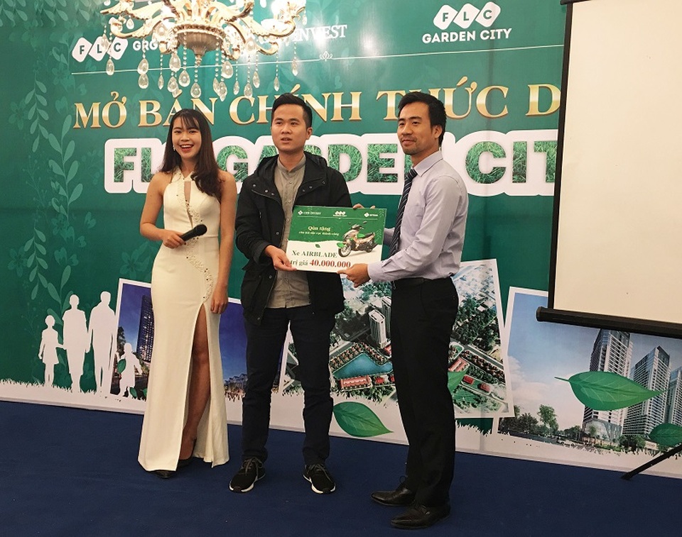 HH4 - FLC Garden City chinh phục khách hàng với thiết kế tỷ lệ vàng - 2 Khách hàng đăng ký thành công căn hộ tại FLC Garden City đã may mắn sở hữu giải thưởng là chiếc xe máy Air Blade.