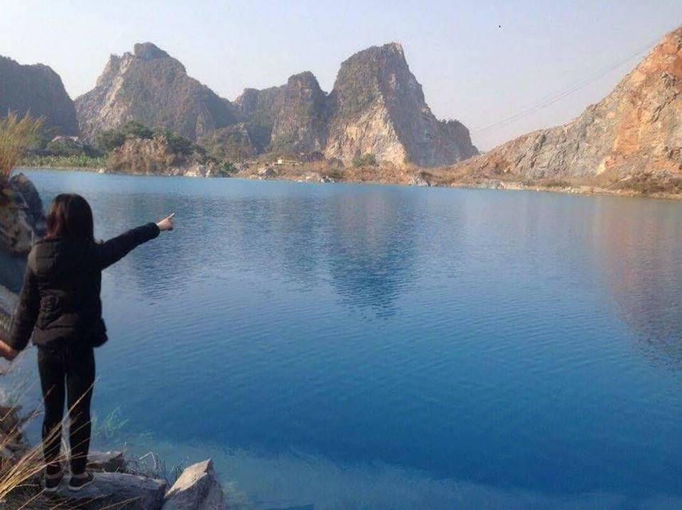 Hồ nước này nhanh chóng trở thành điểm chụp ảnh lý tưởng cho nhiều bạn trẻ.