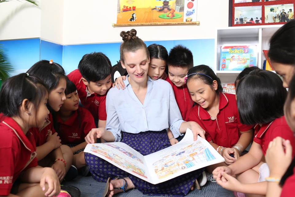 “Con nít ngày nay khác lắm!” - 2
Trẻ con ngày nay học tiếng Anh vui nhộn hơn với giáo viên bản xứ yêu trẻ và giáo trình sinh động.
