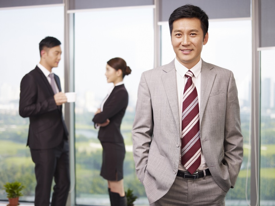 Khẳng định phong cách sống đẳng cấp với chất lượng Nhật Bản - 2 Xuất hiện với trang phục chỉnh chu, gọn gàng sẽ giúp mỗi người tự tin hơn trong công việc