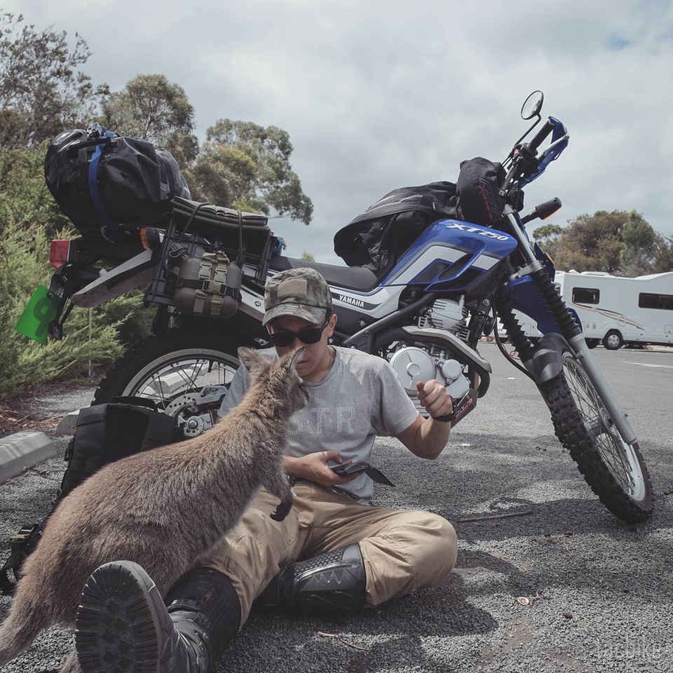 Du lịch bụi để tự mình khám phá và trải nghiệm - Ảnh: Tacbike