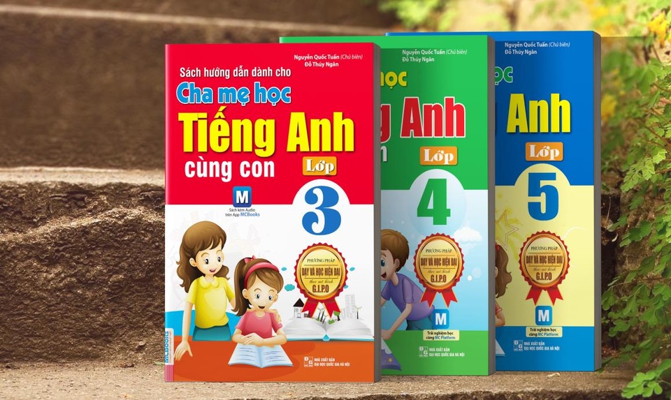 Bí kíp giúp cha mẹ không giỏi tiếng Anh nhưng vẫn có thể dạy con - 2
Tác giả chia sẻ: Mục tiêu biên soạn cuốn sách để cha mẹ dễ dàng làm người bạn đồng hành cùng con khám phá tiếng Anh.