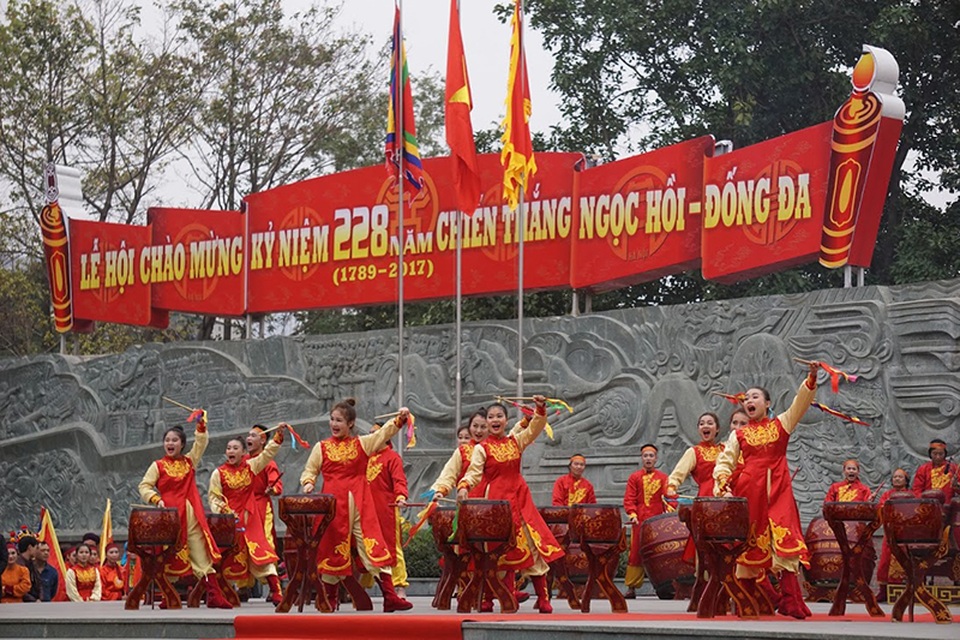 Thủ tướng dâng hương tại lễ kỷ niệm 228 năm chiến thắng Ngọc Hồi - Đống Đa - 7 Các nghệ sĩ tái hiện lại trận chiến của anh hùng áo vải cờ đào Quang Trung - Nguyễn Huệ cùng các tướng lĩnh cách đây 228 năm