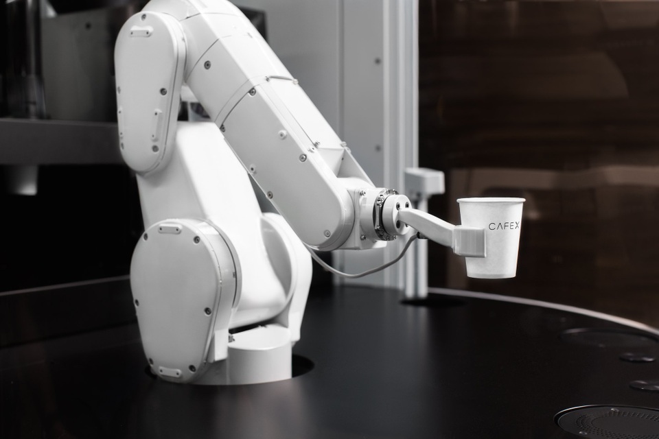 “Nhân viên phục vụ” duy nhất của Cafe X là cánh tay robot này