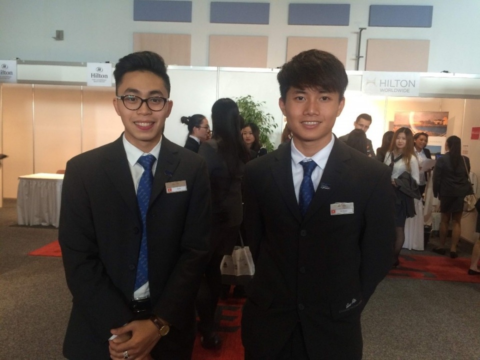 
Các bạn sinh viên Việt Nam tại Diễn đàn tuyển dụng quốc tế tại Thụy Sỹ
