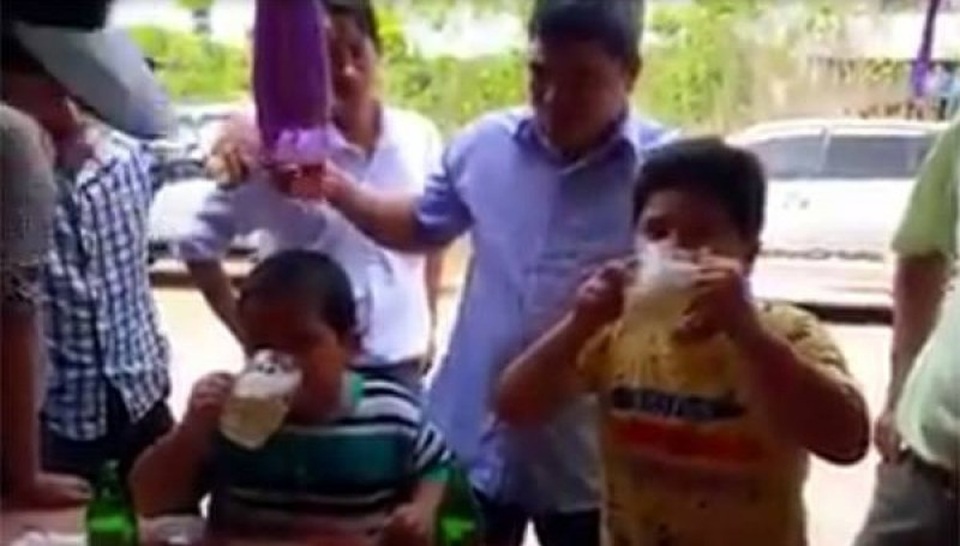 Mẹ tự hào khi con gái nhỏ nổi tiếng nhờ say bia: Đừng hại con vì thiếu hiểu biết! - 3 Mẹ tự hào khi con gái nhỏ nổi tiếng nhờ say bia: Đừng hại con vì thiếu hiểu biết! - 3