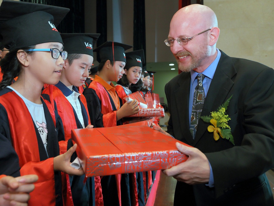 Bí quyết giành điểm tuyệt đối chứng chỉ Anh ngữ quốc tế của bé 11 tuổi - 2 Em Lê Tường Vy đạt điểm tối đa 150/150 điểm chứng chỉ quốc tế Cambridge KET.