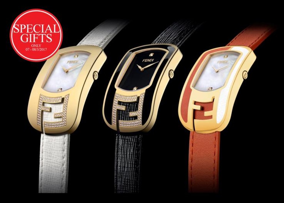 Chameleon là bộ sưu tập đồng hồ trứ danh khác của nhà mốt Fendi. Thiết kế hình khối mái vòm, mô phỏng kết cấu tòa thành Colosseum – Biểu tượng xứ Rome, cùng logo Fendi 2 chữ F quay mặt vào nhau. Đây sẽ là món quà mang đậm tính hàng hiệu nhất dành tặng người đẹp trong ngày đặc biệt. Giá tham khảo: Từ 24 đến 38 triệu đồng.
