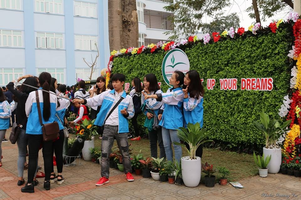 Hàng nghìn học sinh dự tư vấn Tuyển sinh năm 2017 trường ĐH Nông lâm Bắc Giang - 2 Hàng nghìn học sinh dự tư vấn Tuyển sinh năm 2017 trường ĐH Nông lâm Bắc Giang - 2