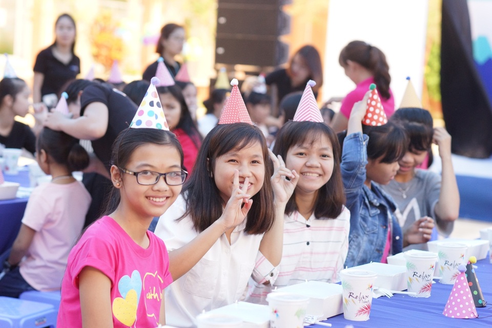 Niềm vui của những em nhỏ tại mái ấm Đà Nẵng khi được các tấm lòng vàng lắng nghe, chia sẻ và hỗ trợ về tinh thần lẫn vật chất