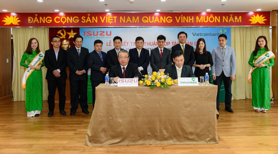 Isuzu Việt Nam và Vietcombank ký kết hợp tác chiến lược - 2 Isuzu Việt Nam và Vietcombank ký kết hợp tác chiến lược - 2
