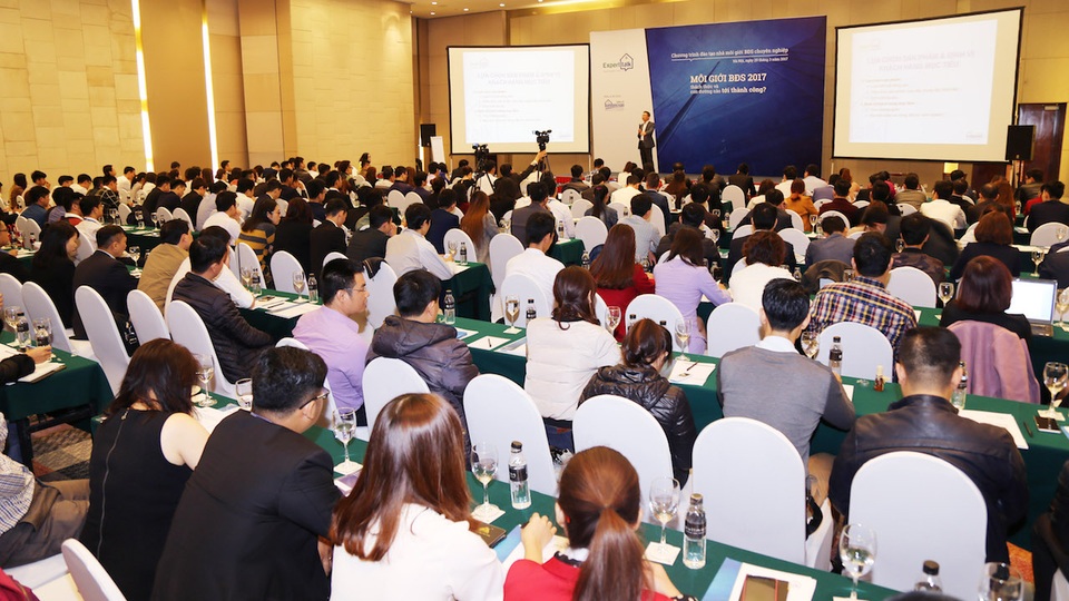 Từ cậu bé giao báo trở thành CEO của công ty có 6.000 nhân viên - 2 Hơn 250 nhà môi giới tham gia Expert Talk 1 với chủ điểm “Môi giới bất động sản 2017