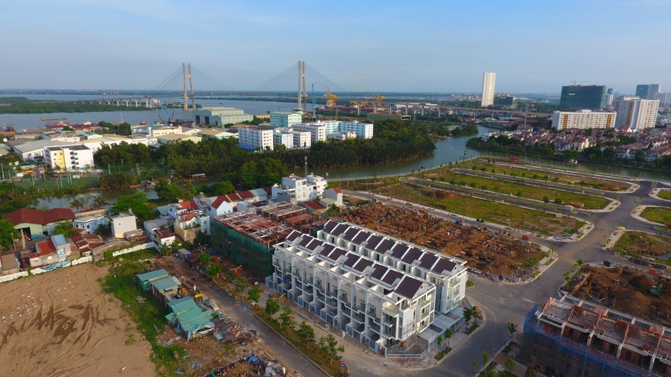 Đắt giá như biệt thự “resort” 6 tỷ cách chợ Bến Thành 7 phút di chuyển - 2 Jamona Golden Silk được cam kết ra sổ hồng trong 3 tháng khi hạ tầng đã hoàn thiện 95% và đảm bảo tiến độ xây dựng.