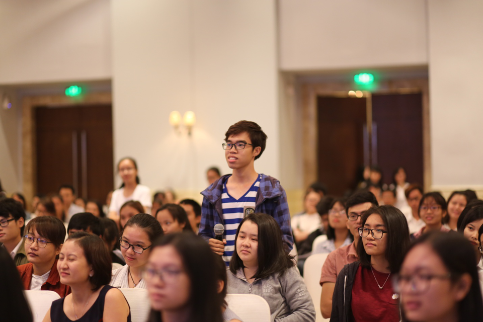 Nữ sinh Việt tại Stanford mang dự án giáo dục Hè ra đảo Lý Sơn - 2
Bạn trẻ TP. HCM háo hức đón chờ, đặt hỏi về cách thức trở thành TNV dự án.