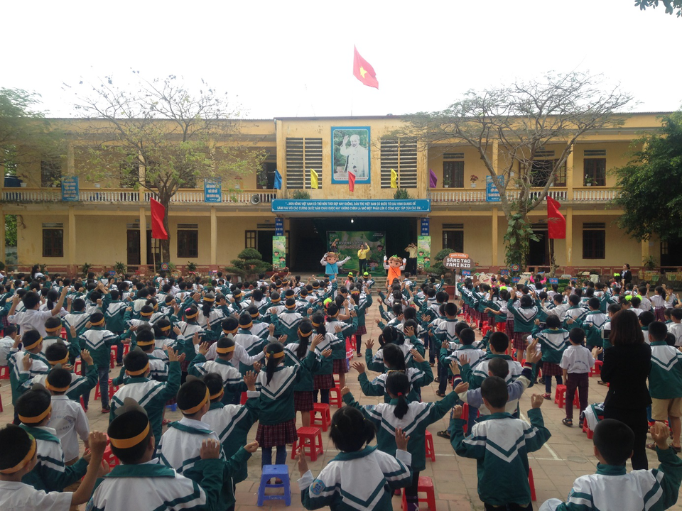 1,5 triệu suất sữa trao nguồn dinh dưỡng lành cho trẻ em trước mùa thi - 2
Các em nhỏ hào hứng tham gia các hoạt động ngoại khóa cùng Fafa và Mimi