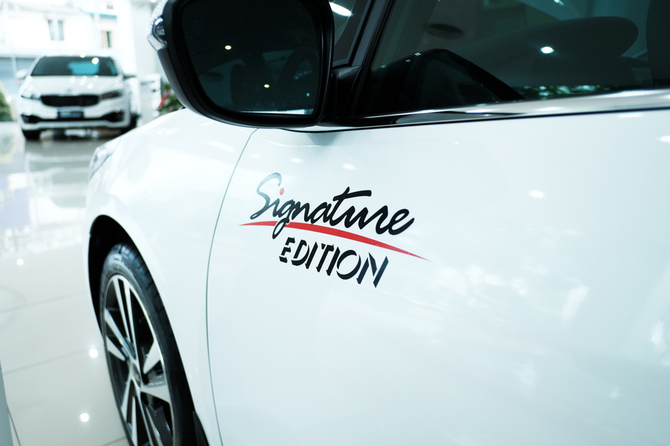 Kia Cerato phiên bản Signature ra mắt tại Việt Nam - 3 Tem phiên bản Signature