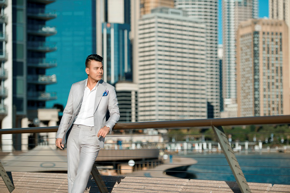 Nam MC Đà thành cũng bộc bạch, thời gian qua anh bị stress liên tục và hậu quả để lại chính là việc anh bị tăng cân đáng kể: “Tôi tăng 15kg- đó là “kết quả” của việc bị stress liên tục. Để giảm tải áp lực, tôi đi du lịch theo lời khuyên của gia đình và bạn bè. Tôi cũng lên kế hoạch tập luyện nhưng điều đó vẫn không giúp chỉ số cân nặng của tôi giảm đi bao nhiêu. Đôi lúc soi gương tôi thấy mình thật lạ lẫm với vóc dáng hiện tại, nhiều khán giả thương tình cũng trấn an rằng họ thích tôi có da có thịt. Tôi vẫn kiểm soát cân nặng của mình mỗi ngày để làm sao đó duy trì được số ký lô trong ngưỡng an toàn với hy vọng có thể thay đổi hình ảnh của mình trong mắt khán giả”.