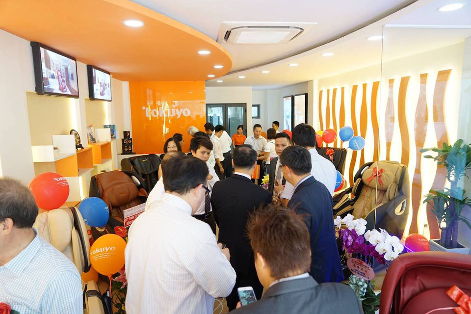 Khai trương Showroom ghế massage cao cấp Tokuyo Việt Nam tại TP HCM - 2 Khách mời tham quan Showroom và trải nghiệm ghế massage cao cấp Tokuyo Việt Nam