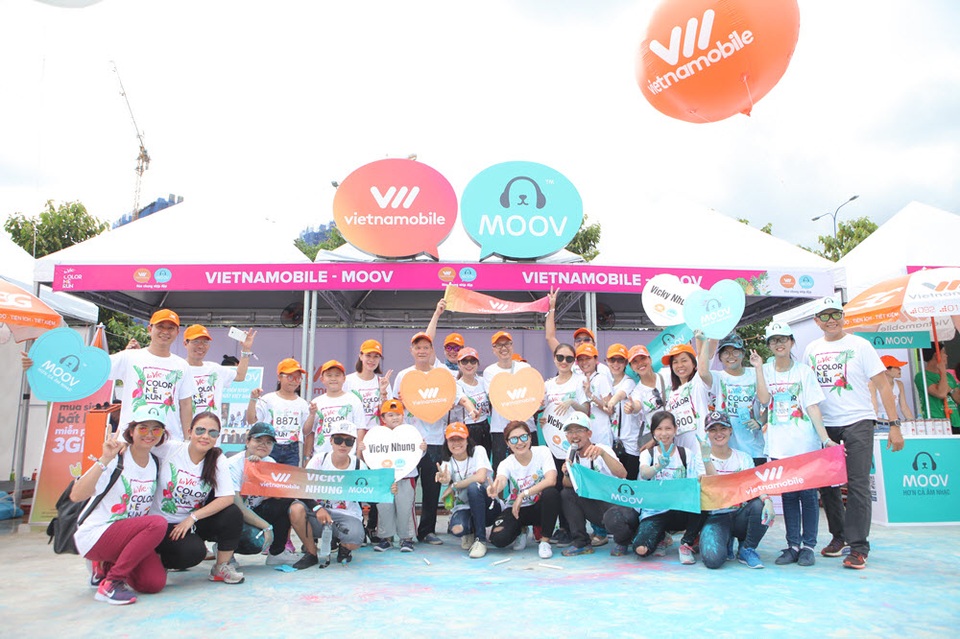 “Quẩy nhiệt tình, nhận quà hết mình” của Vietnamobile và MOOV trong Color me run - 2 Với vai trò là hai nhà đồng tài trợ, mạng di động Vietnamobile và ứng dụng âm nhạc MOOV đã tổ chức nhiều hoạt động hấp dẫn