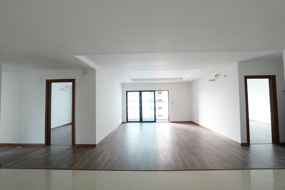 Bất động sản phía Tây Hà Nội: Nóng vấn đề chất lượng bàn giao căn hộ - 2 Không gian thoáng đãng và tràn ngập ánh sáng bên trong căn hộ Goldmark City.