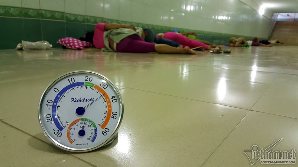 Say ngủ dưới hầm mát lịm khi mặt đất nóng 57 độ - 3