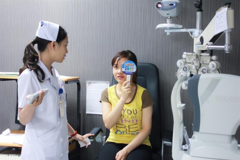 Lasik’s Day DND 2017: Nơi chắp cánh ước mơ của nhiều bạn trẻ - 2 Tật khúc xạ là một trong những trở ngại lớn với nhiều ngành nghề yêu cầu thị lực tốt.