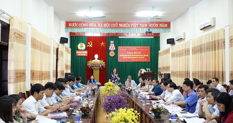Phú Thọ: Đẩy mạnh phong trào học tập suốt đời trong cán bộ, công chức, viên chức, người lao động - 2
Buổi tọa đàm thu hút đông đảo các ban, ngành tham gia