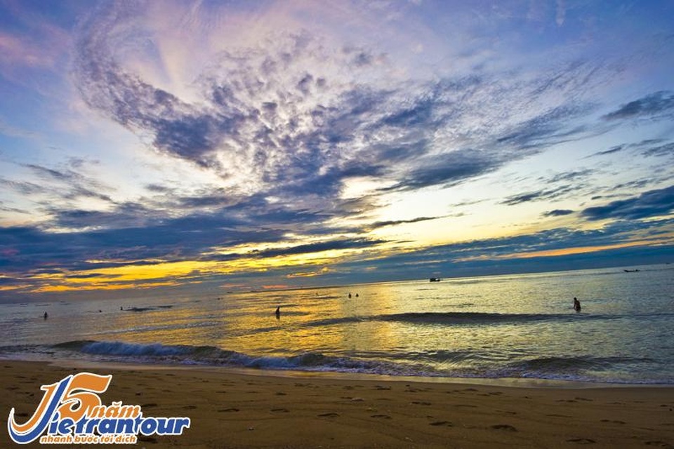 Tour đường bay “Vương quốc hang động” Quảng Bình giá chỉ từ 3,2 triệu đồng - 2 Tour đường bay “Vương quốc hang động” Quảng Bình giá chỉ từ 3,2 triệu đồng - 2
