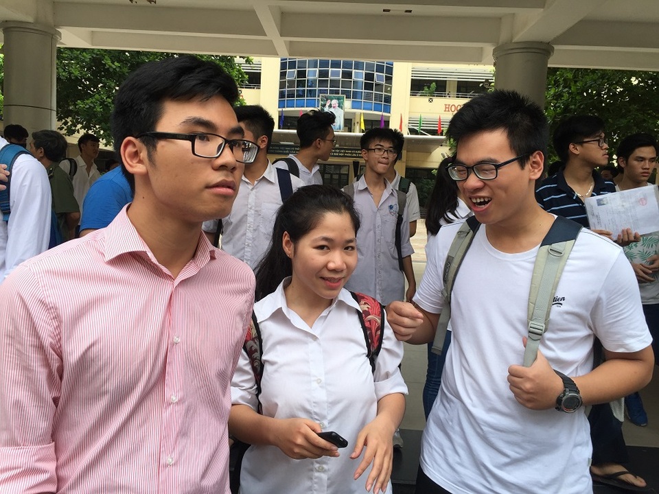 Đề thi tiếng Anh vừa tầm - 3 Nhiều em tự tin “ăn điểm” với đề Tiếng Anh. (Ảnh: Lệ Thu)