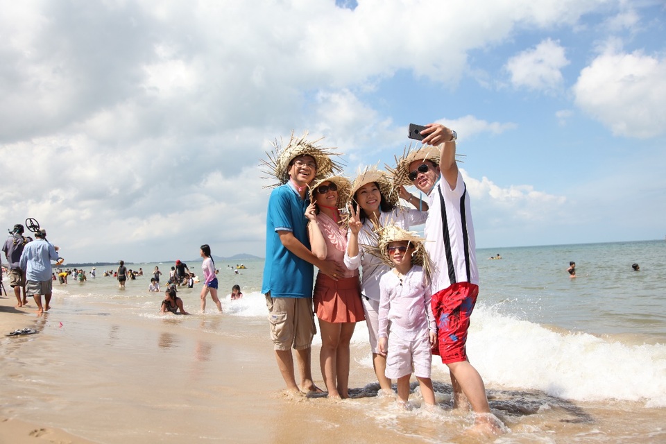 Xe nhập 7 chỗ, giá rẻ, tiết kiệm xăng: Có hay không? - 2 Chụp ảnh để ghi dấu một chuyến đi mùa Hè đáng nhớ